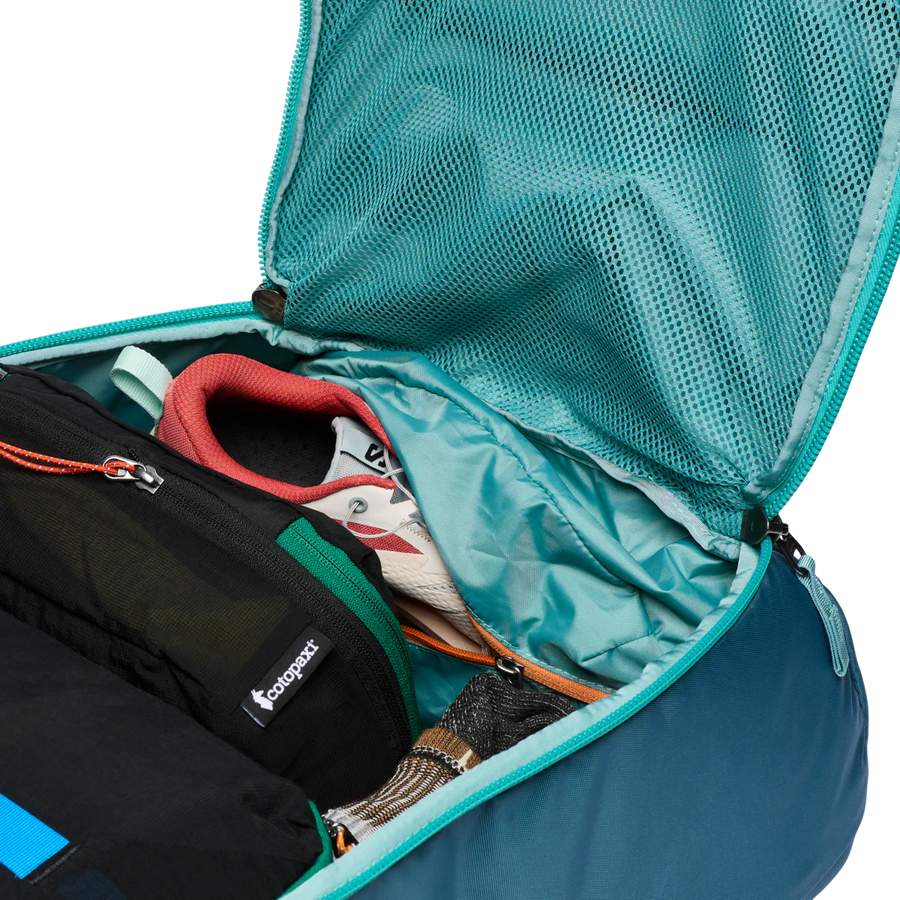 Zippered shoe compartment